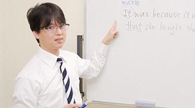 IELTS受講生に説明している講師