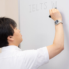 講義中の講師